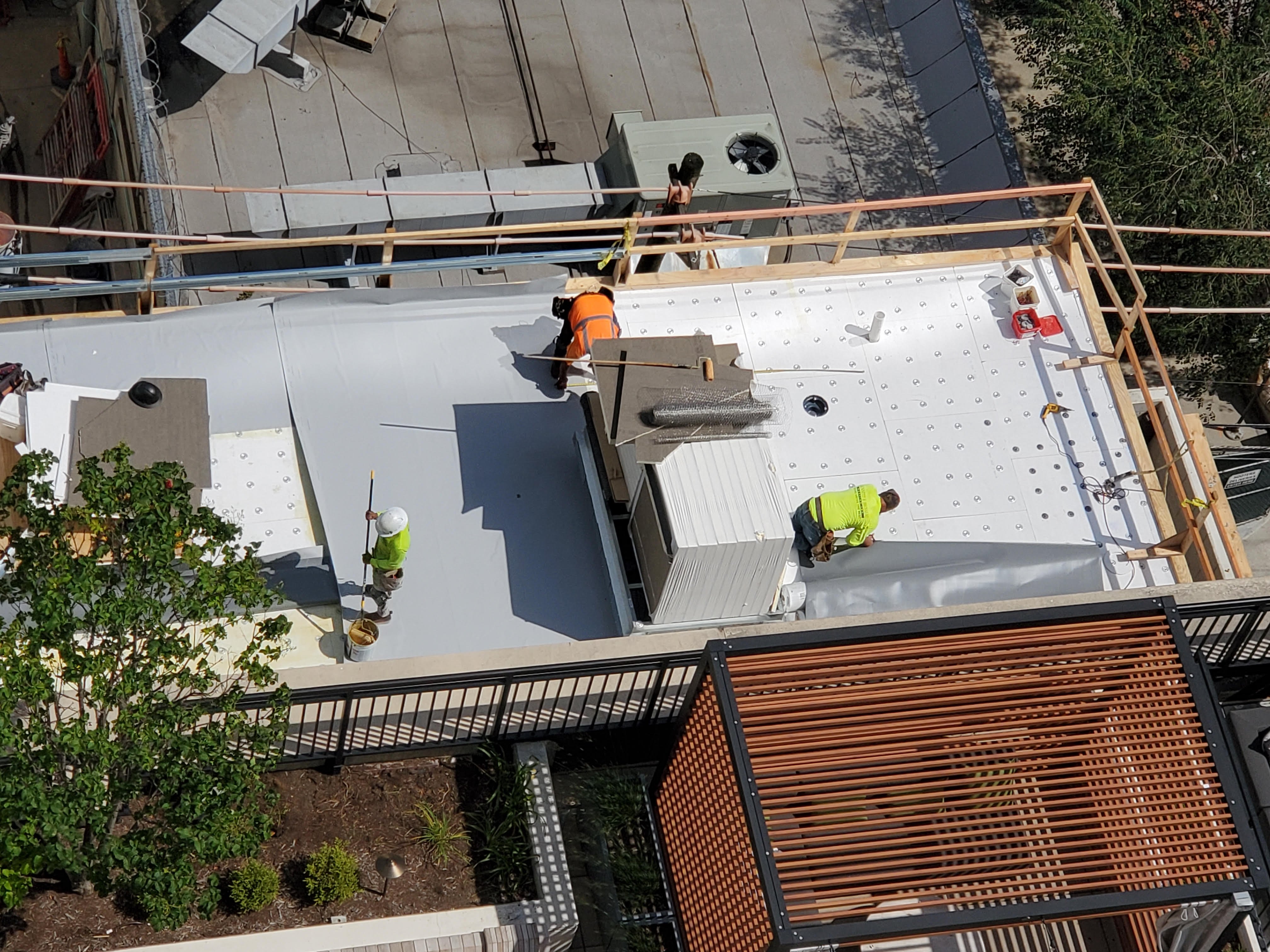 GSKI Construction crew working on large-scale commercial flat roof installation