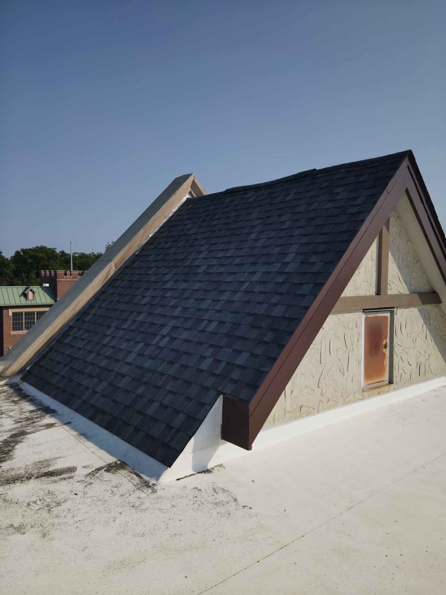 Steep pitch dark shingle roof installation